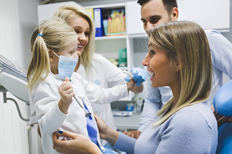 What Defines a Family Dentist? Qualities to Look For When You Search